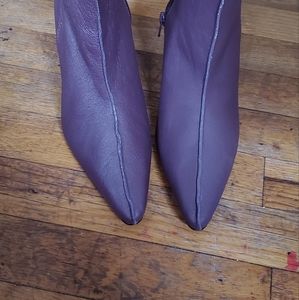 Newport news kitten heel ankle boots purple sz 8